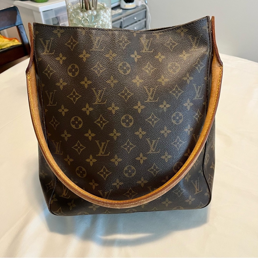 🌸Authentic Louse Vuitton Monogram Looping GM Shoulder Bag🌸